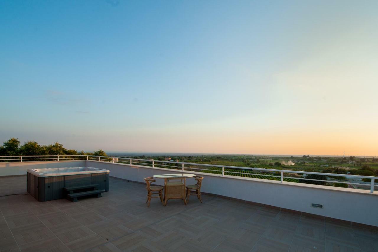 Hotel La Terrazza Di Harmakhis Partanna Exterior foto